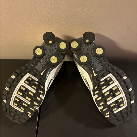 Women’s size 9.5 Nike Shock! Vibrant colors and super comfortable. - Picture 6 of 6